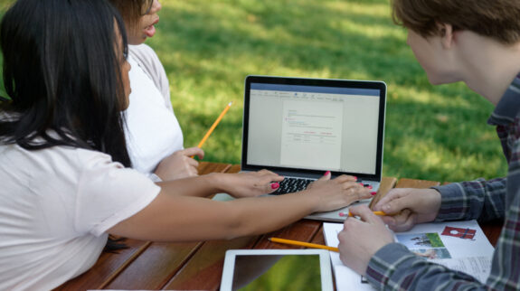 How Online Certificate Issuing Software Improves Student Experience and Institutional Branding